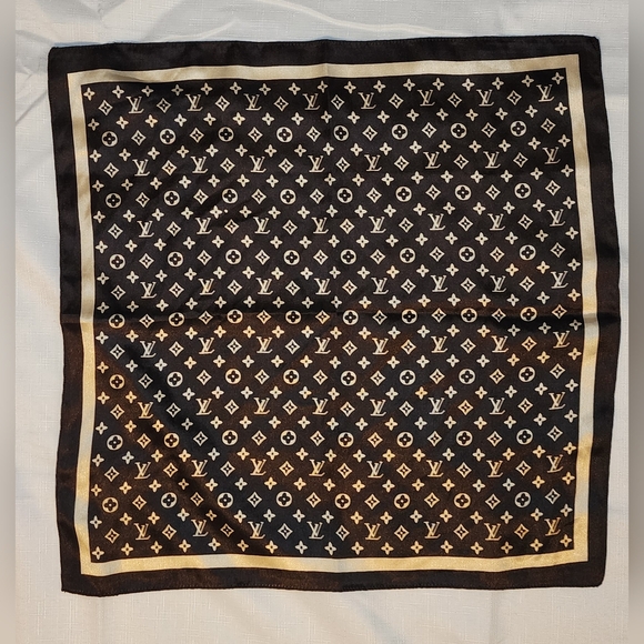 Louis Vuitton silk scarf - Picture 6 of 6